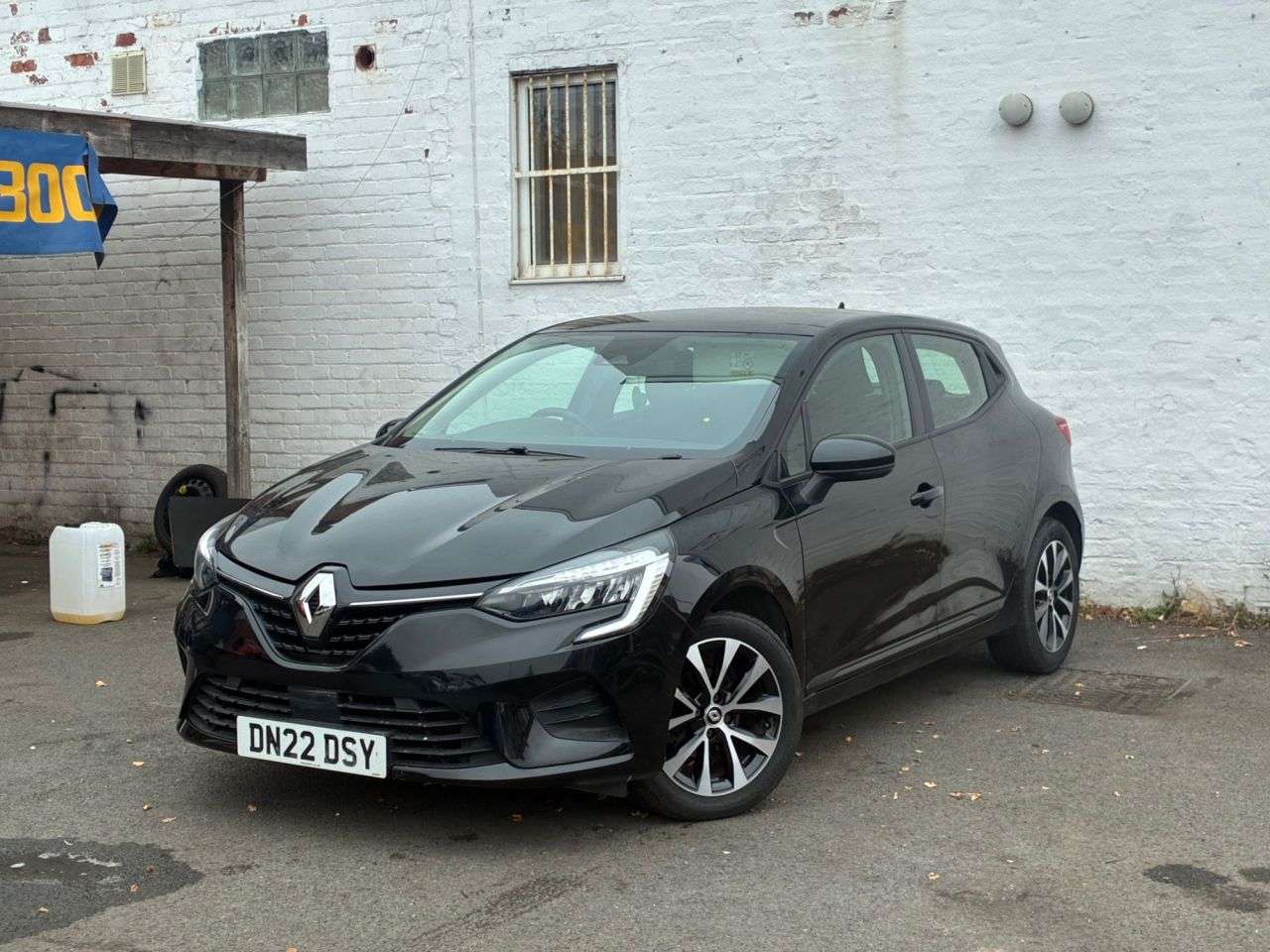 A 2022 RENAULT CLIO 1.0 TCe Iconic Edition Hatchback 5dr Petrol Manual Euro 6 (s/s) (90 ps) * C A 2022 RENAULT CLIO 1.0 TCe Iconic Edition Hatchback 5dr Petrol Manual Euro 6 (s/s) (90 ps) * C
