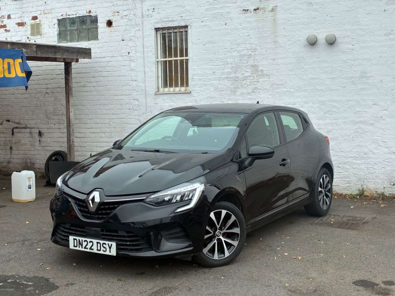 A 2022 RENAULT CLIO 1.0 TCe Iconic Edition Hatchback 5dr Petrol Manual Euro 6 (s/s) (90 ps) * C A 2022 RENAULT CLIO 1.0 TCe Iconic Edition Hatchback 5dr Petrol Manual Euro 6 (s/s) (90 ps) * C