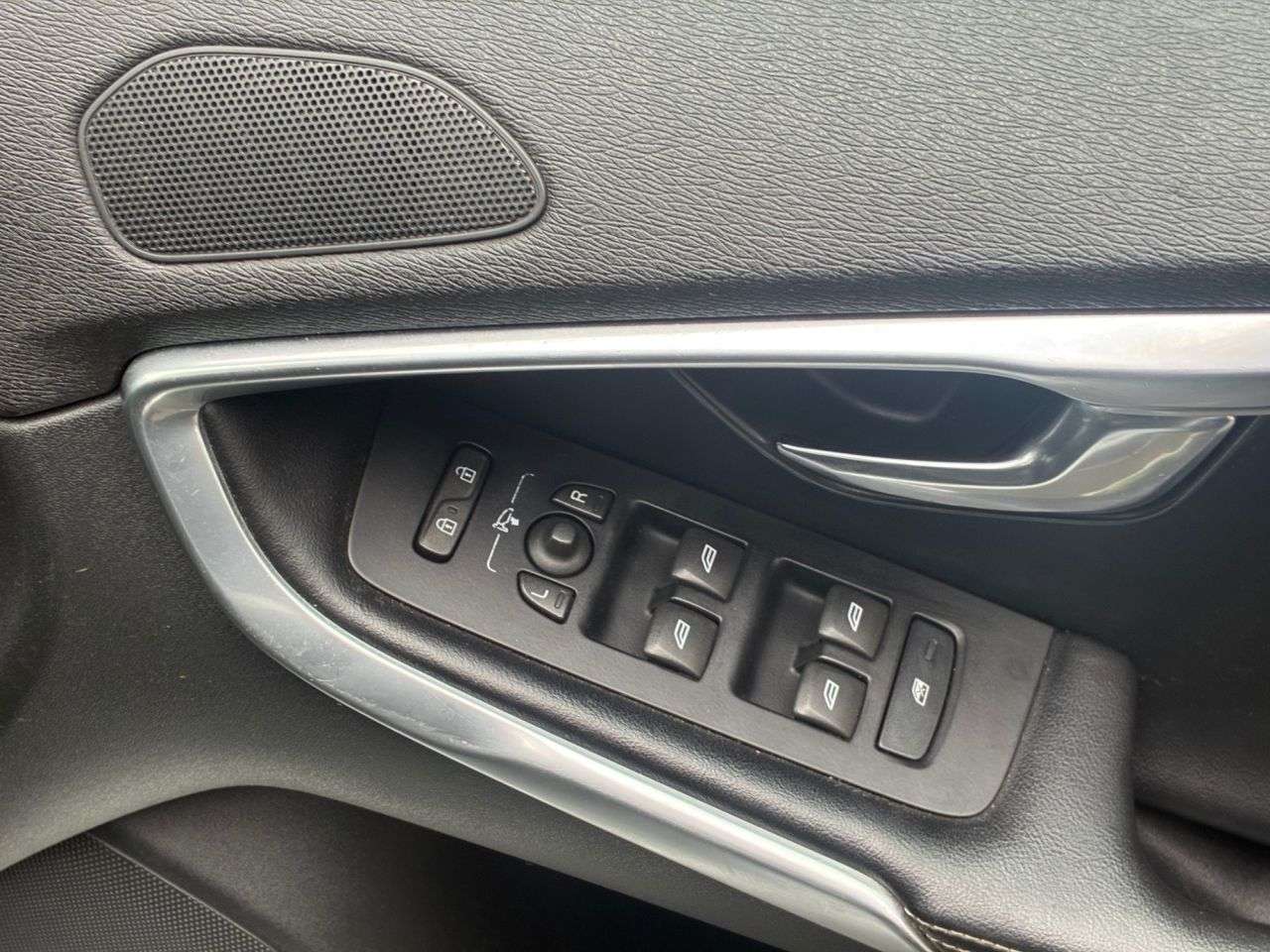 2015 VOLVO V40 2015 VOLVO V40