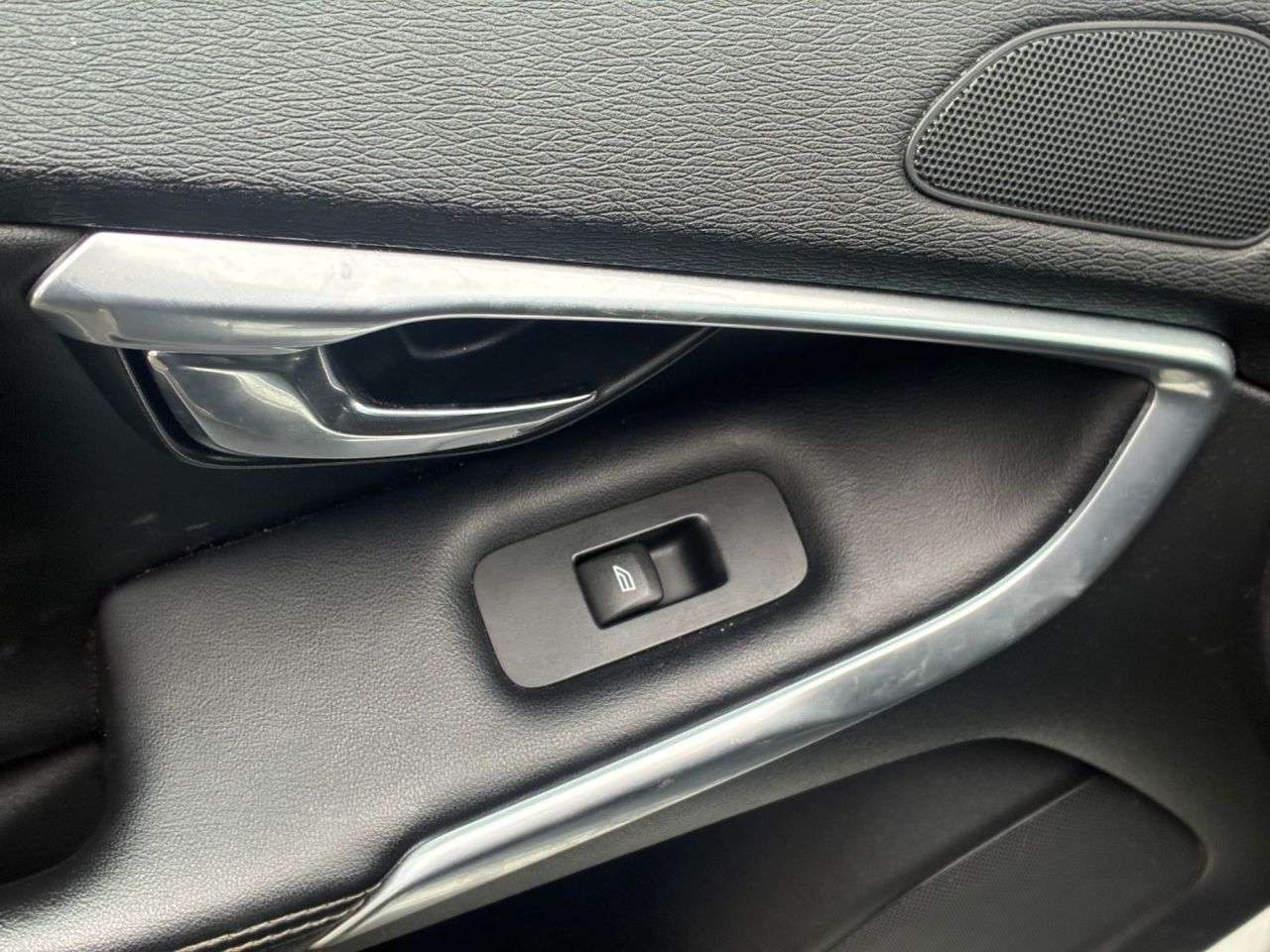 2015 VOLVO V40 2015 VOLVO V40