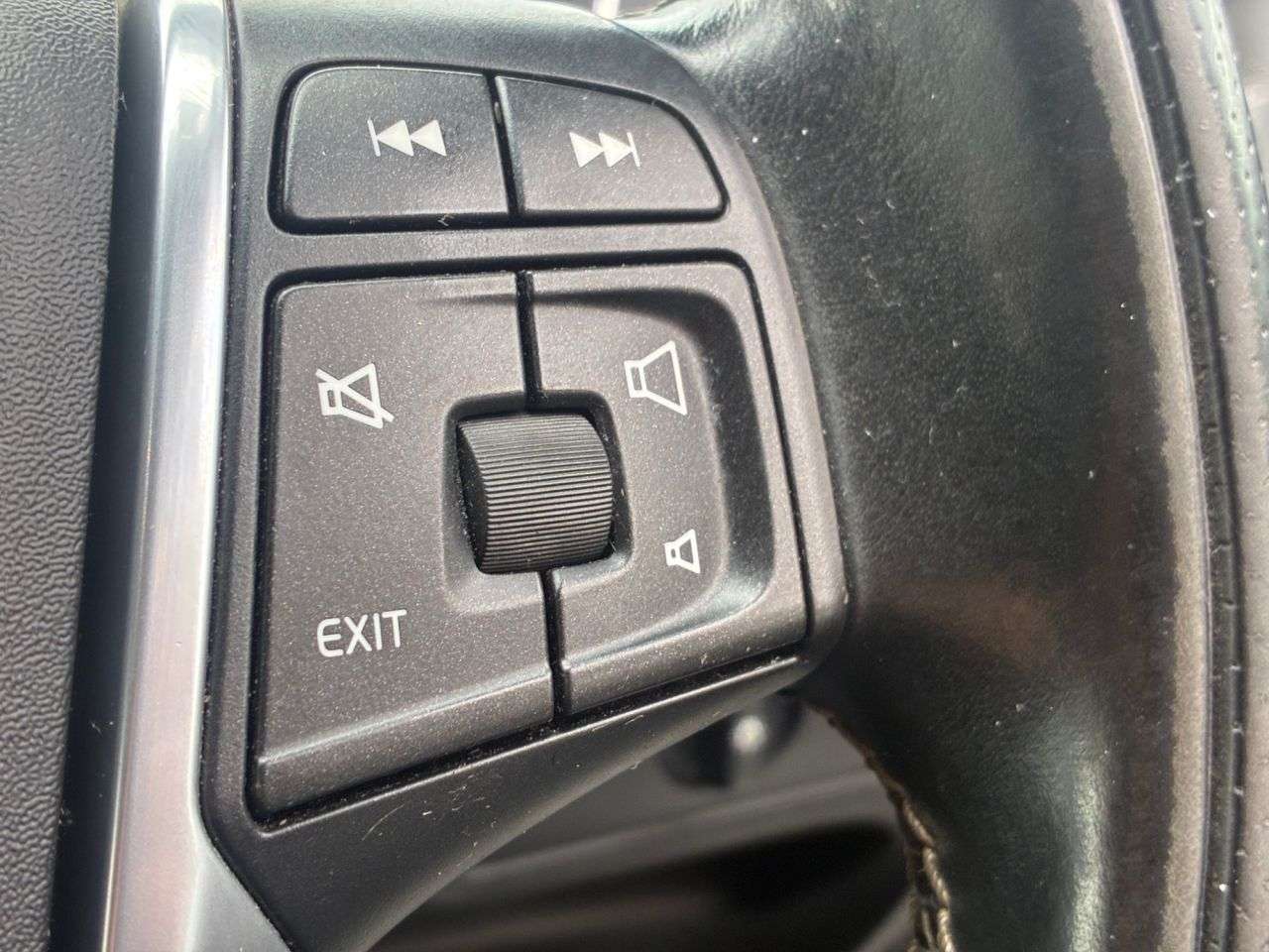 2015 VOLVO V40 2015 VOLVO V40