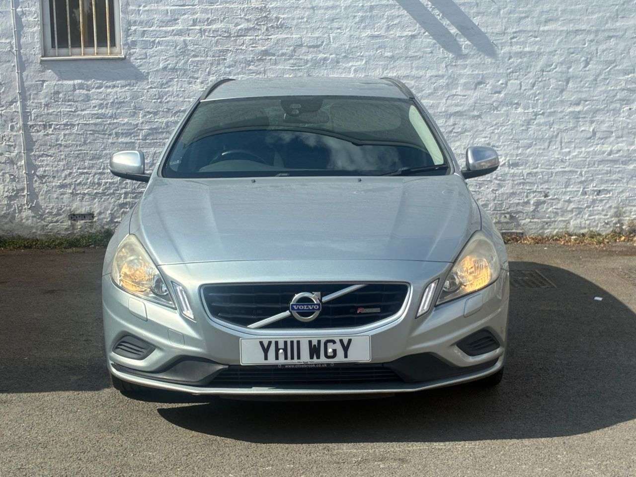 A 2011 VOLVO V60 2.4 D5 R-Design Estate 5dr Diesel Geartronic Euro 5 (205 ps) RECENTLY SERVI A 2011 VOLVO V60 2.4 D5 R-Design Estate 5dr Diesel Geartronic Euro 5 (205 ps) RECENTLY SERVI
