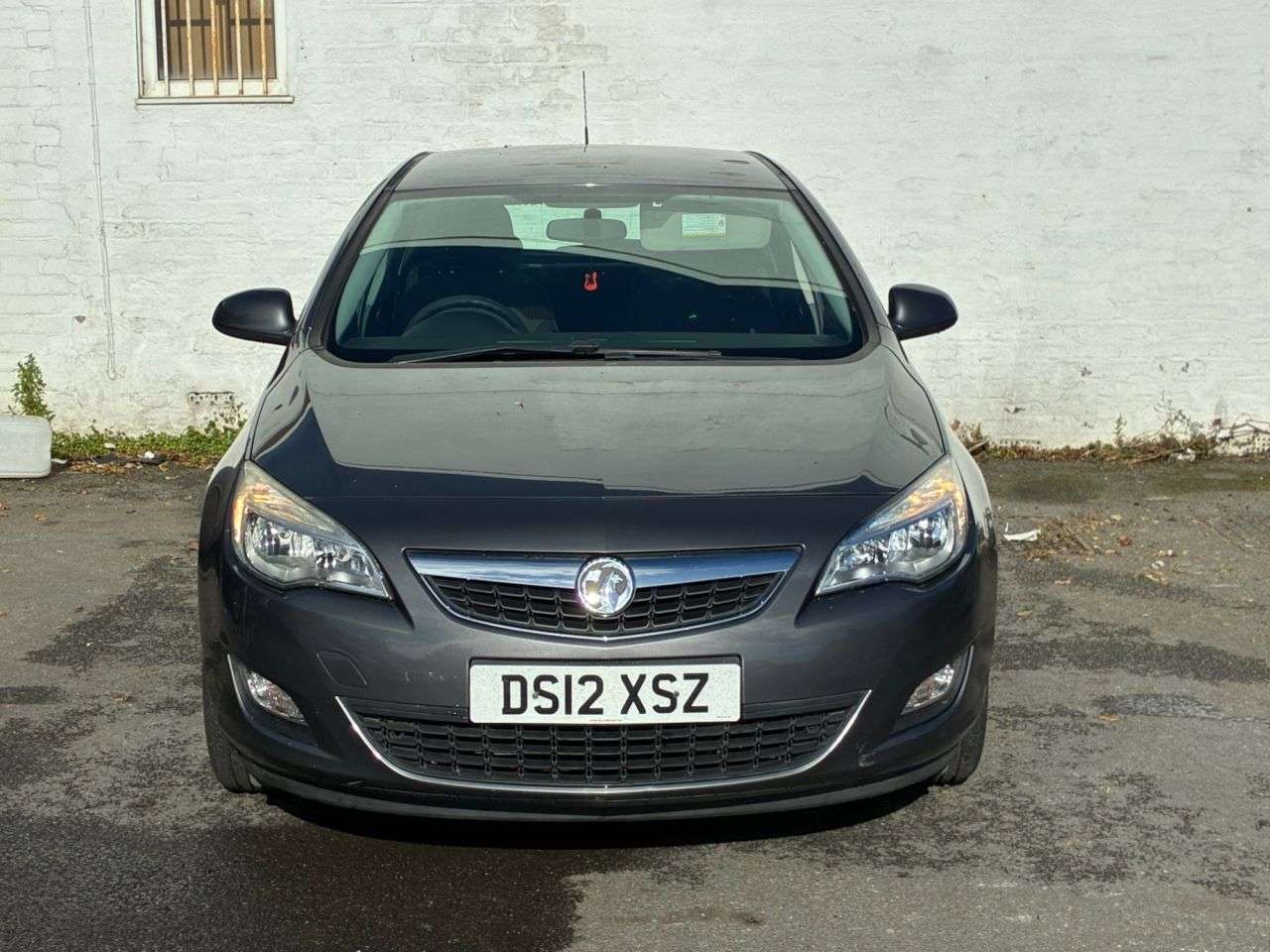 A 2012 VAUXHALL ASTRA 1.4 16v Exclusiv Hatchback 5dr Petrol Manual Euro 5 (100 ps) 2 KEYS AIR CON A 2012 VAUXHALL ASTRA 1.4 16v Exclusiv Hatchback 5dr Petrol Manual Euro 5 (100 ps) 2 KEYS AIR CON