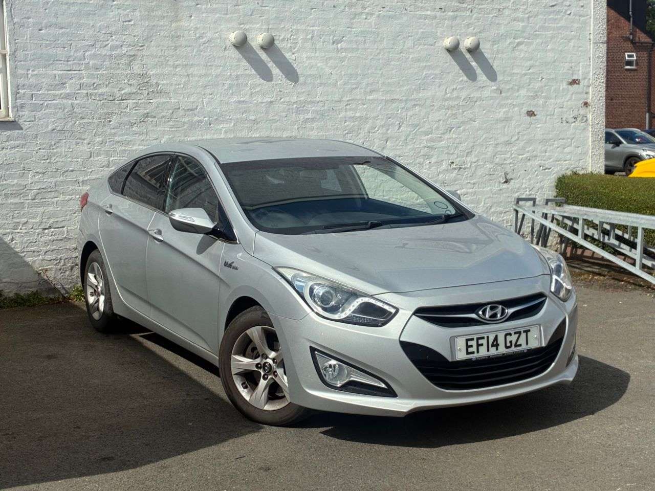 A 2014 HYUNDAI I40 1.7 CRDi Blue Drive Active Saloon 4dr Diesel Manual Euro 5 (s/s) (115 ps) A 2014 HYUNDAI I40 1.7 CRDi Blue Drive Active Saloon 4dr Diesel Manual Euro 5 (s/s) (115 ps)
