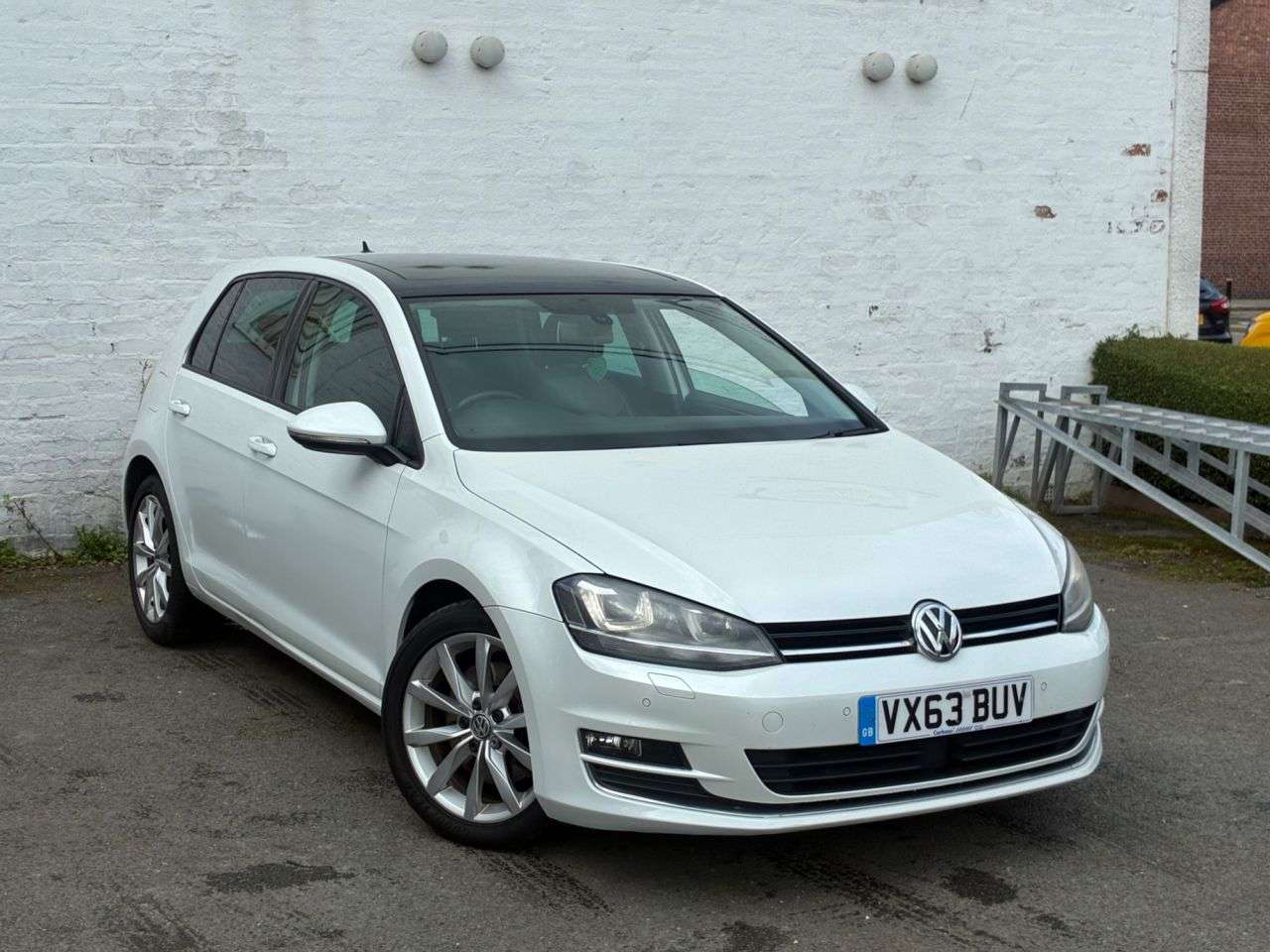 A 2018 VOLKSWAGEN GOLF 2.0 TDI BlueMotion Tech GT Hatchback 5dr Diesel DSG Euro 5 (s/s) (150 ps) S A 2018 VOLKSWAGEN GOLF 2.0 TDI BlueMotion Tech GT Hatchback 5dr Diesel DSG Euro 5 (s/s) (150 ps) S