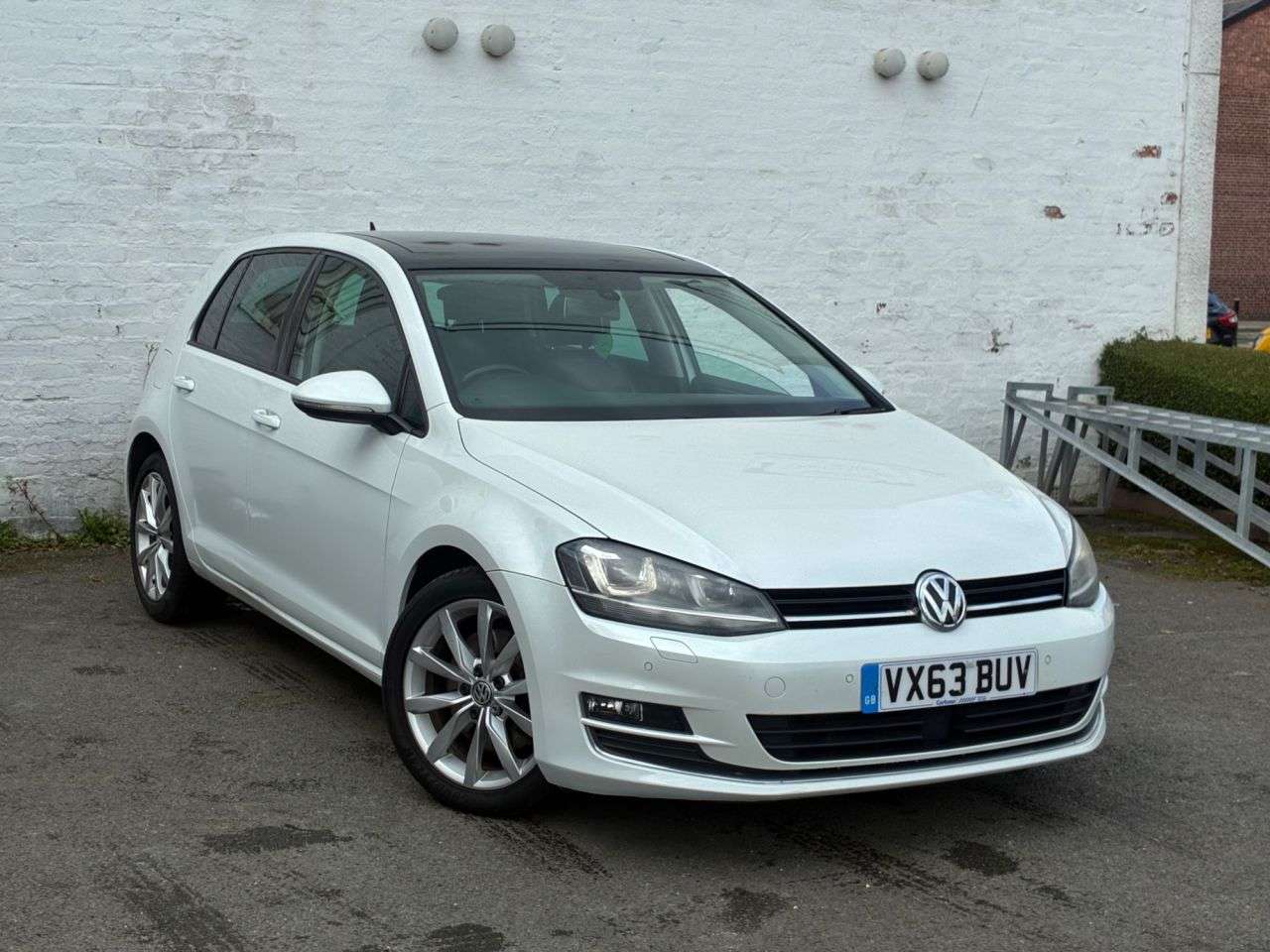 A 2018 VOLKSWAGEN GOLF 2.0 TDI BlueMotion Tech GT Hatchback 5dr Diesel DSG Euro 5 (s/s) (150 ps) S A 2018 VOLKSWAGEN GOLF 2.0 TDI BlueMotion Tech GT Hatchback 5dr Diesel DSG Euro 5 (s/s) (150 ps) S