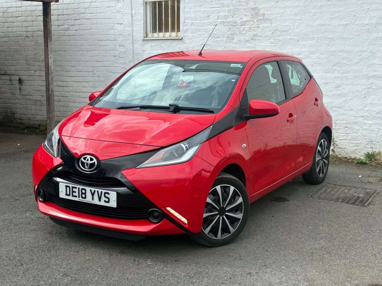 A 2018 TOYOTA AYGO 1.0 VVT-i x-play Hatchback 5dr Petrol Manual Euro 6 (68 ps) 2 KEYS,AIR CON. A 2018 TOYOTA AYGO 1.0 VVT-i x-play Hatchback 5dr Petrol Manual Euro 6 (68 ps) 2 KEYS,AIR CON.