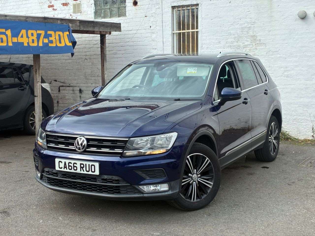A 2016 VOLKSWAGEN TIGUAN 2.0 TDI BlueMotion Tech SE Navigation SUV 5dr Diesel DSG 4Motion Euro 6 (s/ A 2016 VOLKSWAGEN TIGUAN 2.0 TDI BlueMotion Tech SE Navigation SUV 5dr Diesel DSG 4Motion Euro 6 (s/