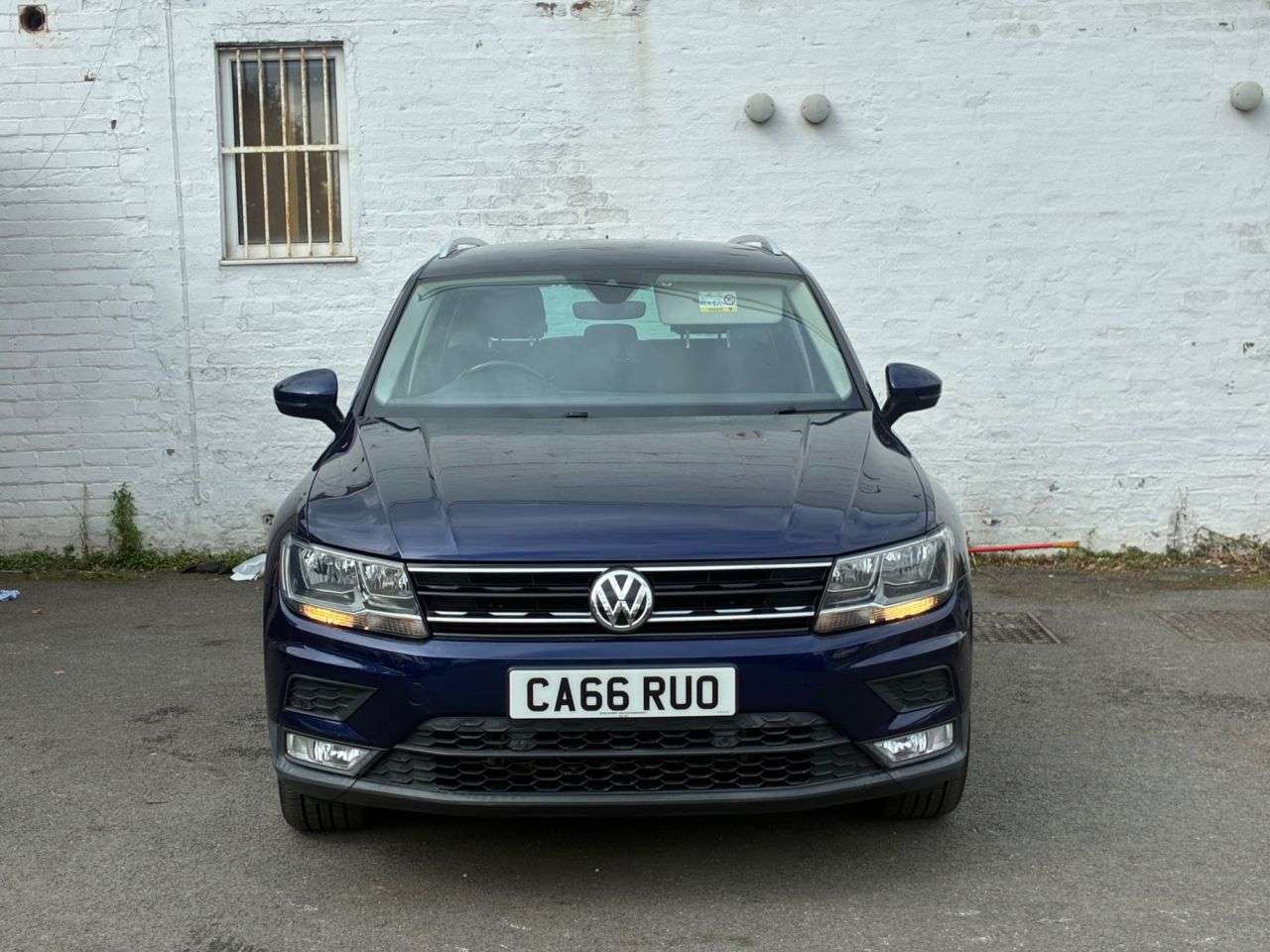 A 2016 VOLKSWAGEN TIGUAN 2.0 TDI BlueMotion Tech SE Navigation SUV 5dr Diesel DSG 4Motion Euro 6 (s/ A 2016 VOLKSWAGEN TIGUAN 2.0 TDI BlueMotion Tech SE Navigation SUV 5dr Diesel DSG 4Motion Euro 6 (s/
