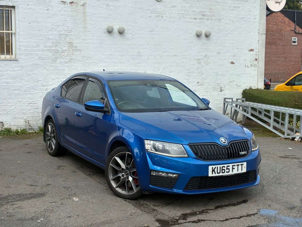 A 2015 SKODA OCTAVIA 2.0 TDI vRS Hatchback 5dr Diesel DSG Euro 6 (s/s) (SNav) (184 ps) ALLOYS,DU A 2015 SKODA OCTAVIA 2.0 TDI vRS Hatchback 5dr Diesel DSG Euro 6 (s/s) (SNav) (184 ps) ALLOYS,DU