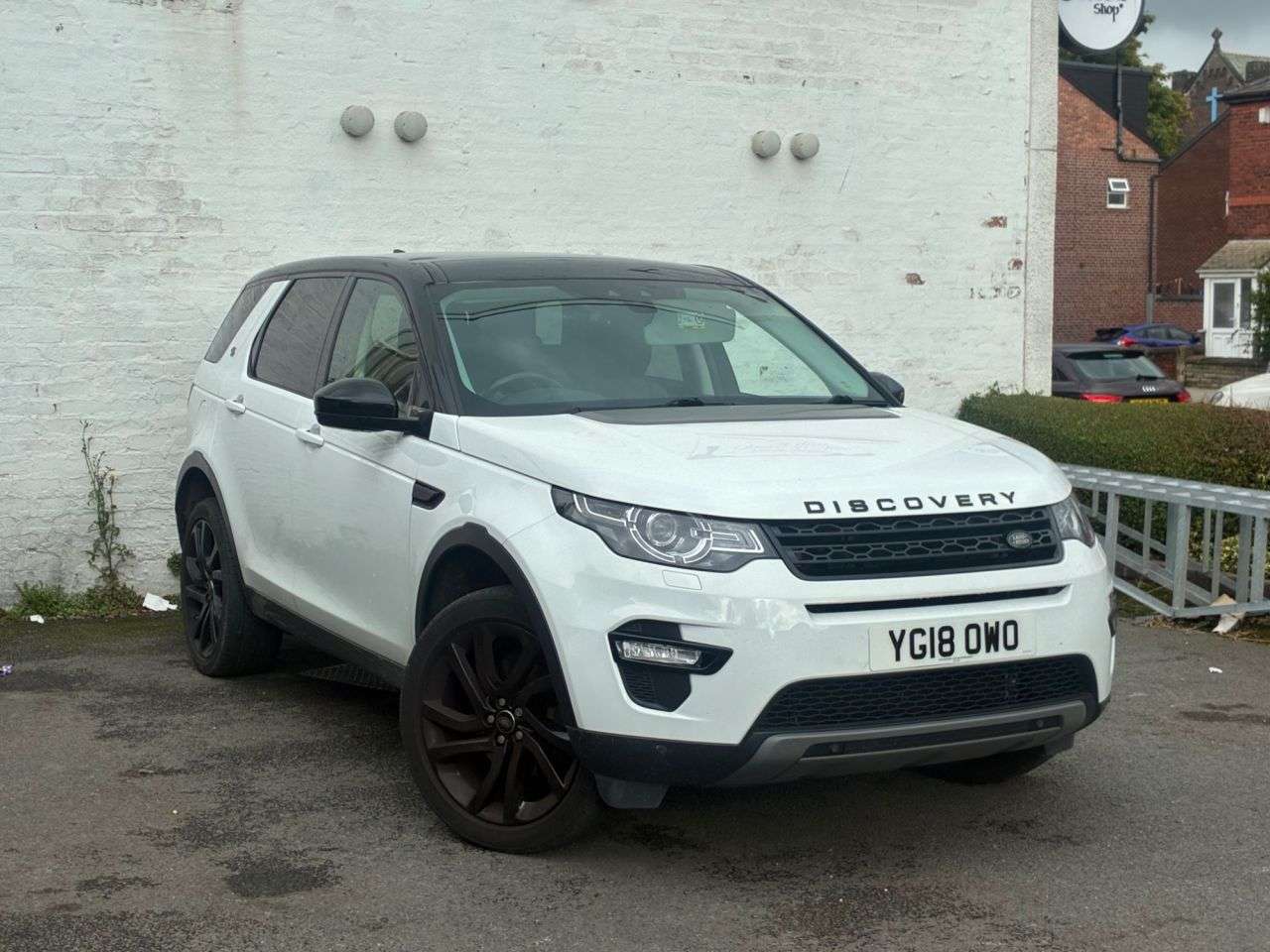 A 2018 LAND ROVER DISCOVERY SPORT 2.0 TD4 HSE Black SUV 5dr Diesel Auto 4WD Euro 6 (s/s) (180 ps) SAT NAV, FU A 2018 LAND ROVER DISCOVERY SPORT 2.0 TD4 HSE Black SUV 5dr Diesel Auto 4WD Euro 6 (s/s) (180 ps) SAT NAV, FU