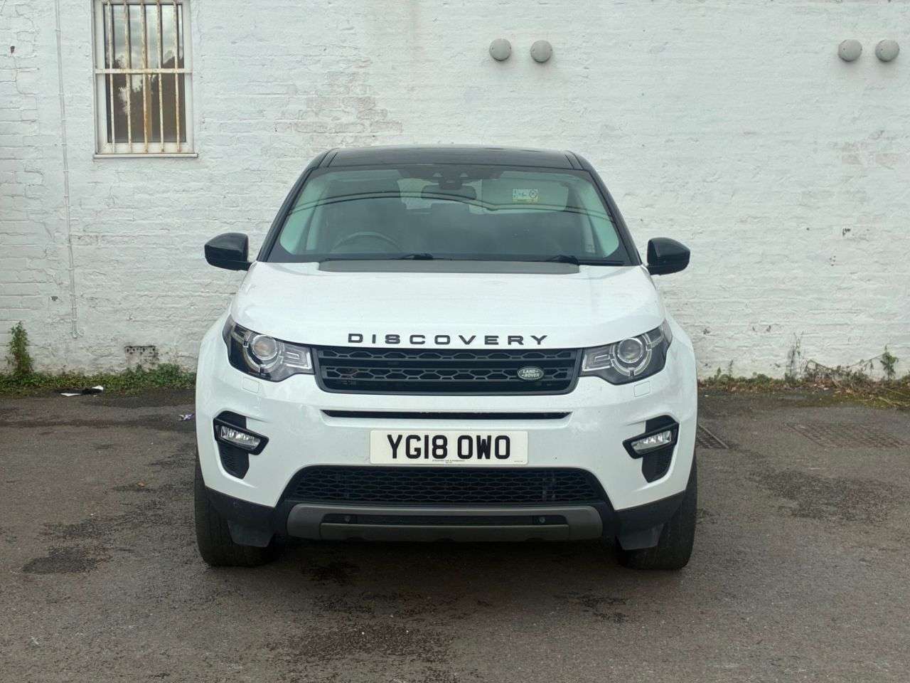 A 2018 LAND ROVER DISCOVERY SPORT 2.0 TD4 HSE Black SUV 5dr Diesel Auto 4WD Euro 6 (s/s) (180 ps) SAT NAV, FU A 2018 LAND ROVER DISCOVERY SPORT 2.0 TD4 HSE Black SUV 5dr Diesel Auto 4WD Euro 6 (s/s) (180 ps) SAT NAV, FU