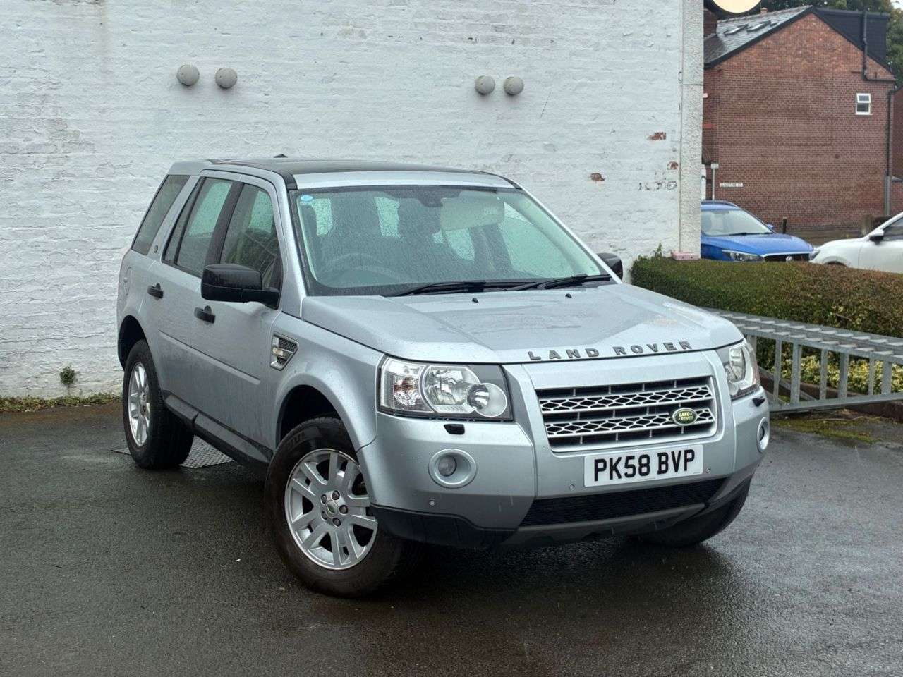 A 2008 LAND ROVER FREELANDER 2 2.2 TD4 SE SUV 5dr Diesel Auto 4WD Euro 4 (160 ps) LOW MILEAGE, MOT 08/2027 A 2008 LAND ROVER FREELANDER 2 2.2 TD4 SE SUV 5dr Diesel Auto 4WD Euro 4 (160 ps) LOW MILEAGE, MOT 08/2027