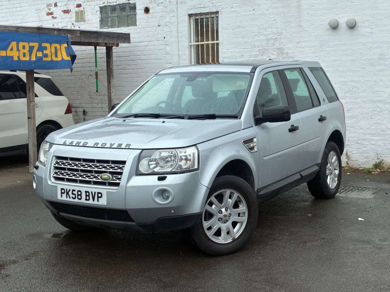 A 2008 LAND ROVER FREELANDER 2 2.2 TD4 SE SUV 5dr Diesel Auto 4WD Euro 4 (160 ps) LOW MILEAGE, MOT 08/2027 A 2008 LAND ROVER FREELANDER 2 2.2 TD4 SE SUV 5dr Diesel Auto 4WD Euro 4 (160 ps) LOW MILEAGE, MOT 08/2027