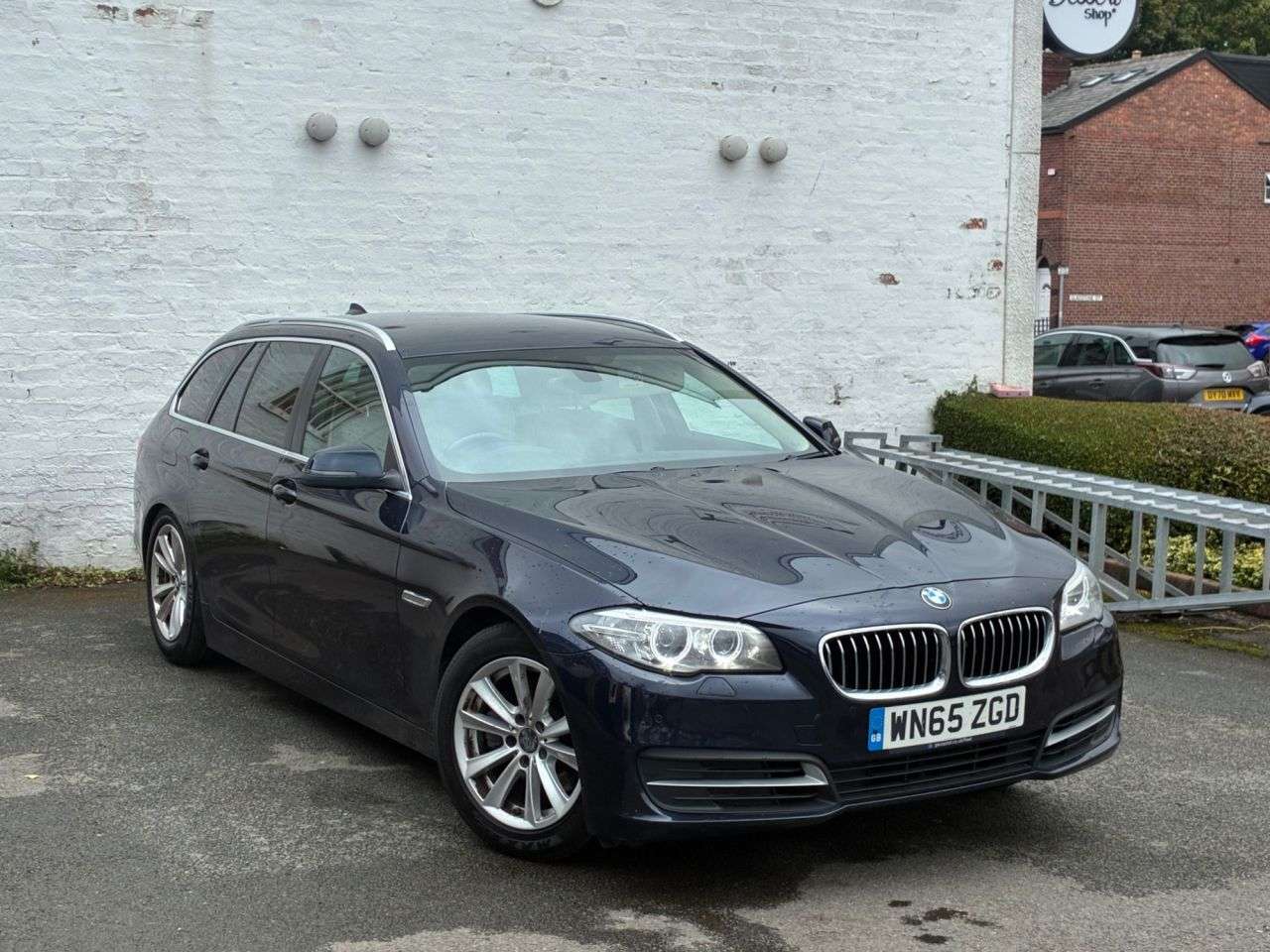 A 2015 BMW 5 SERIES 2.0 520d SE Touring 5dr Diesel Manual Euro 6 (s/s) (190 ps) 2 KEYS,HEATED L A 2015 BMW 5 SERIES 2.0 520d SE Touring 5dr Diesel Manual Euro 6 (s/s) (190 ps) 2 KEYS,HEATED L