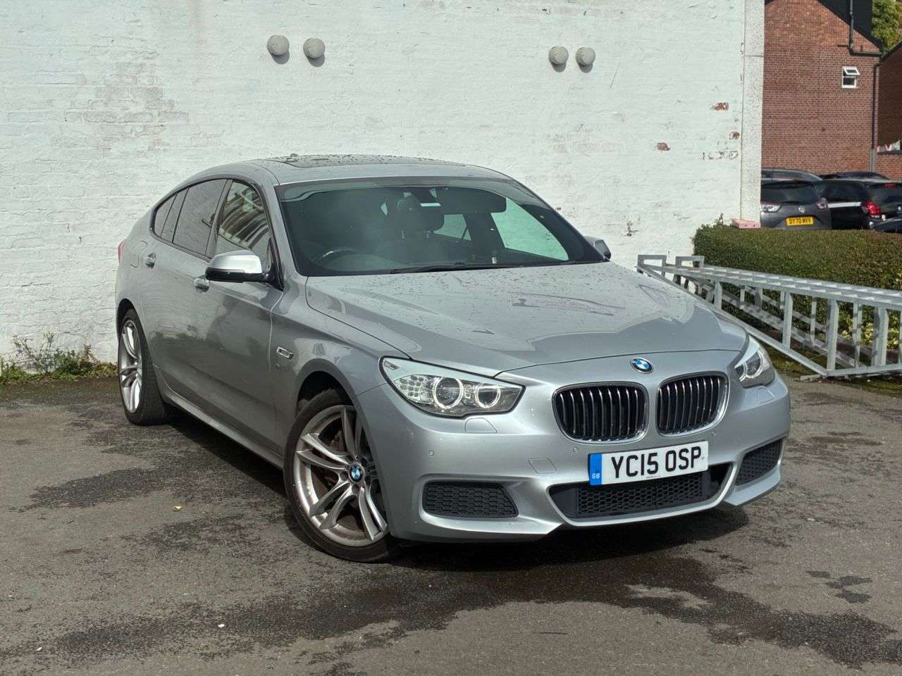A 2015 BMW 5 SERIES GRAN TURISMO 2.0 520d M Sport GT 5dr Diesel Auto Euro 6 (s/s) (184 ps) TILT AND SLIDE PO A 2015 BMW 5 SERIES GRAN TURISMO 2.0 520d M Sport GT 5dr Diesel Auto Euro 6 (s/s) (184 ps) TILT AND SLIDE PO