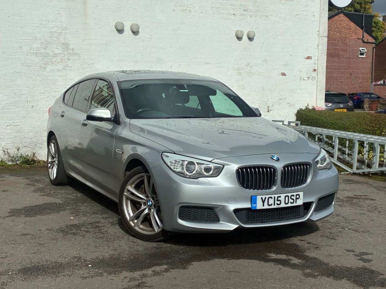 A 2015 BMW 5 SERIES GRAN TURISMO 2.0 520d M Sport GT 5dr Diesel Auto Euro 6 (s/s) (184 ps) TILT AND SLIDE PO A 2015 BMW 5 SERIES GRAN TURISMO 2.0 520d M Sport GT 5dr Diesel Auto Euro 6 (s/s) (184 ps) TILT AND SLIDE PO
