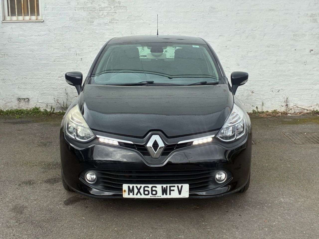 A 2016 RENAULT CLIO 1.5 dCi Dynamique S Nav Hatchback 5dr Diesel Manual Euro 6 (s/s) (90 ps) CO A 2016 RENAULT CLIO 1.5 dCi Dynamique S Nav Hatchback 5dr Diesel Manual Euro 6 (s/s) (90 ps) CO
