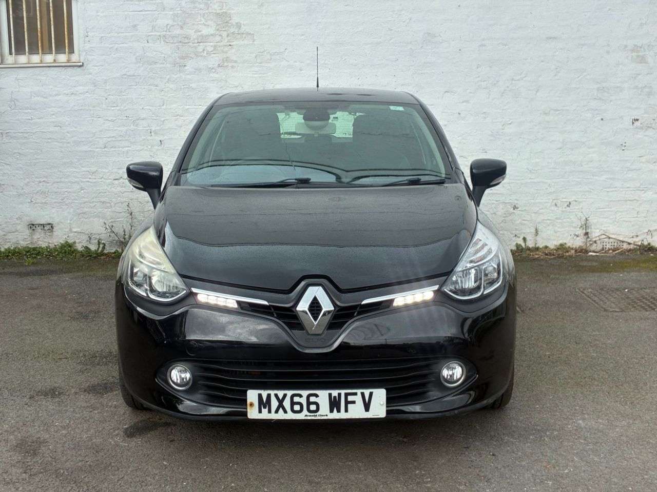 A 2016 RENAULT CLIO 1.5 dCi Dynamique S Nav Hatchback 5dr Diesel Manual Euro 6 (s/s) (90 ps) CO A 2016 RENAULT CLIO 1.5 dCi Dynamique S Nav Hatchback 5dr Diesel Manual Euro 6 (s/s) (90 ps) CO