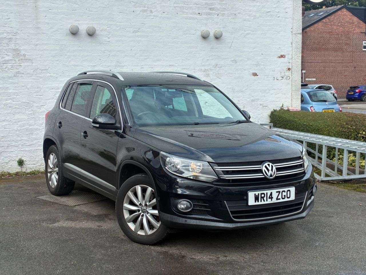 A 2014 VOLKSWAGEN TIGUAN 2.0 TDI BlueMotion Tech Match SUV 5dr Diesel Manual 4WD Euro 5 (s/s) (140 p A 2014 VOLKSWAGEN TIGUAN 2.0 TDI BlueMotion Tech Match SUV 5dr Diesel Manual 4WD Euro 5 (s/s) (140 p