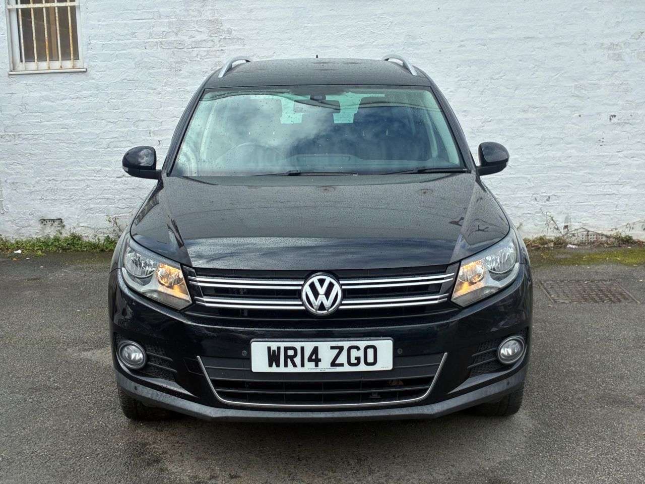 A 2014 VOLKSWAGEN TIGUAN 2.0 TDI BlueMotion Tech Match SUV 5dr Diesel Manual 4WD Euro 5 (s/s) (140 p A 2014 VOLKSWAGEN TIGUAN 2.0 TDI BlueMotion Tech Match SUV 5dr Diesel Manual 4WD Euro 5 (s/s) (140 p