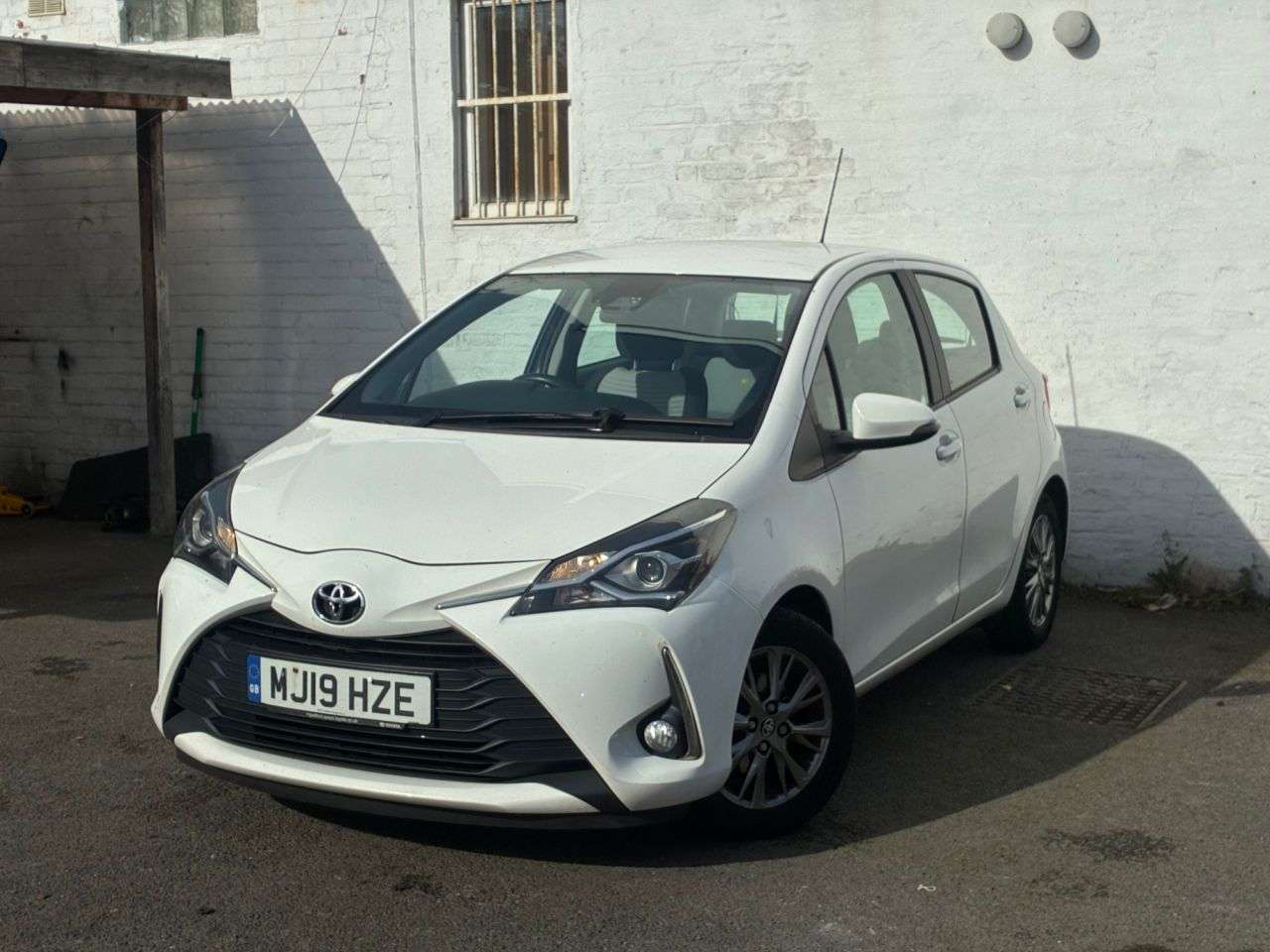 A 2019 TOYOTA YARIS 1.0 VVT-i Icon Hatchback 5dr Petrol Manual Euro 6 (72 ps) AIR CON, LOW RUNN A 2019 TOYOTA YARIS 1.0 VVT-i Icon Hatchback 5dr Petrol Manual Euro 6 (72 ps) AIR CON, LOW RUNN