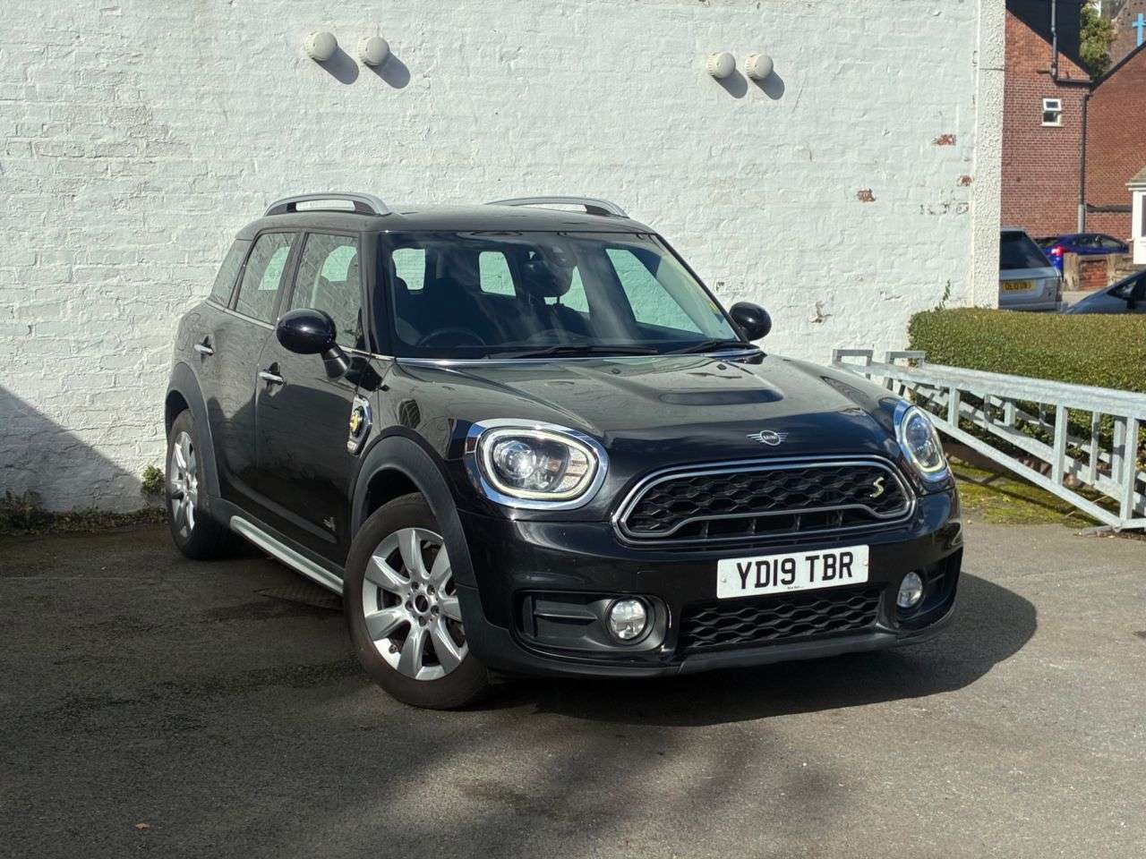 A 2019 MINI COUNTRYMAN 1.5 7.6kWh Cooper SE Classic SUV 5dr Petrol Plug-in Hybrid Auto ALL4 Euro 6 A 2019 MINI COUNTRYMAN 1.5 7.6kWh Cooper SE Classic SUV 5dr Petrol Plug-in Hybrid Auto ALL4 Euro 6