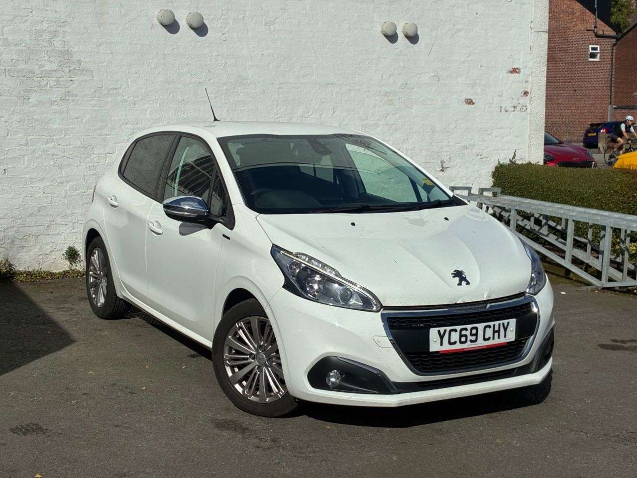 A 2019 PEUGEOT 208 1.2 PureTech Signature Hatchback 5dr Petrol Manual Euro 6 (s/s) (82 ps) * F A 2019 PEUGEOT 208 1.2 PureTech Signature Hatchback 5dr Petrol Manual Euro 6 (s/s) (82 ps) * F