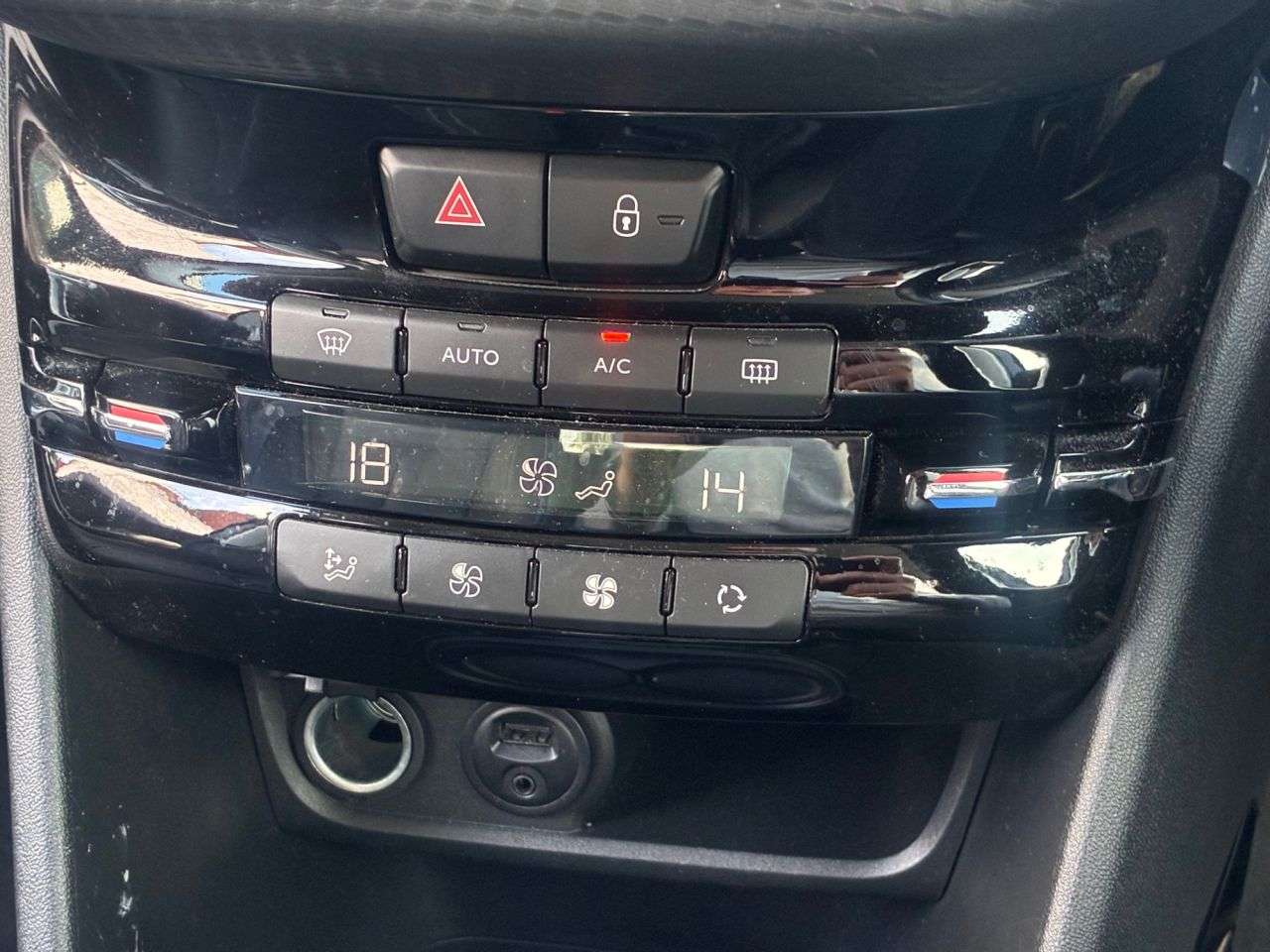 2021 PEUGEOT 2008 2021 PEUGEOT 2008