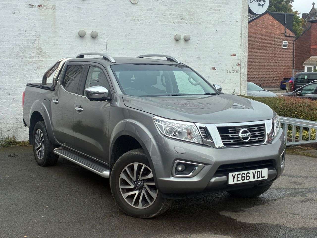 A 2016 NISSAN NAVARA 2.3 dCi Tekna Pickup Double Cab 4dr Diesel Manual 4WD Euro 6 (s/s) (190 ps) A 2016 NISSAN NAVARA 2.3 dCi Tekna Pickup Double Cab 4dr Diesel Manual 4WD Euro 6 (s/s) (190 ps)