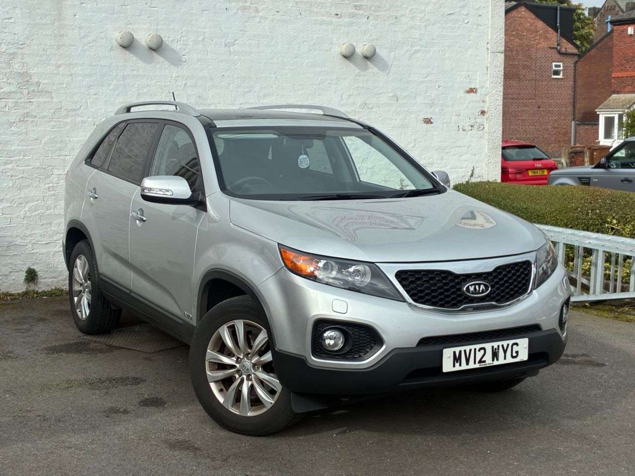 A 2012 KIA SORENTO 2.2 CRDi KX-3 SUV 5dr Diesel Auto AWD Euro 5 (SNav) (194 bhp) A 2012 KIA SORENTO 2.2 CRDi KX-3 SUV 5dr Diesel Auto AWD Euro 5 (SNav) (194 bhp)