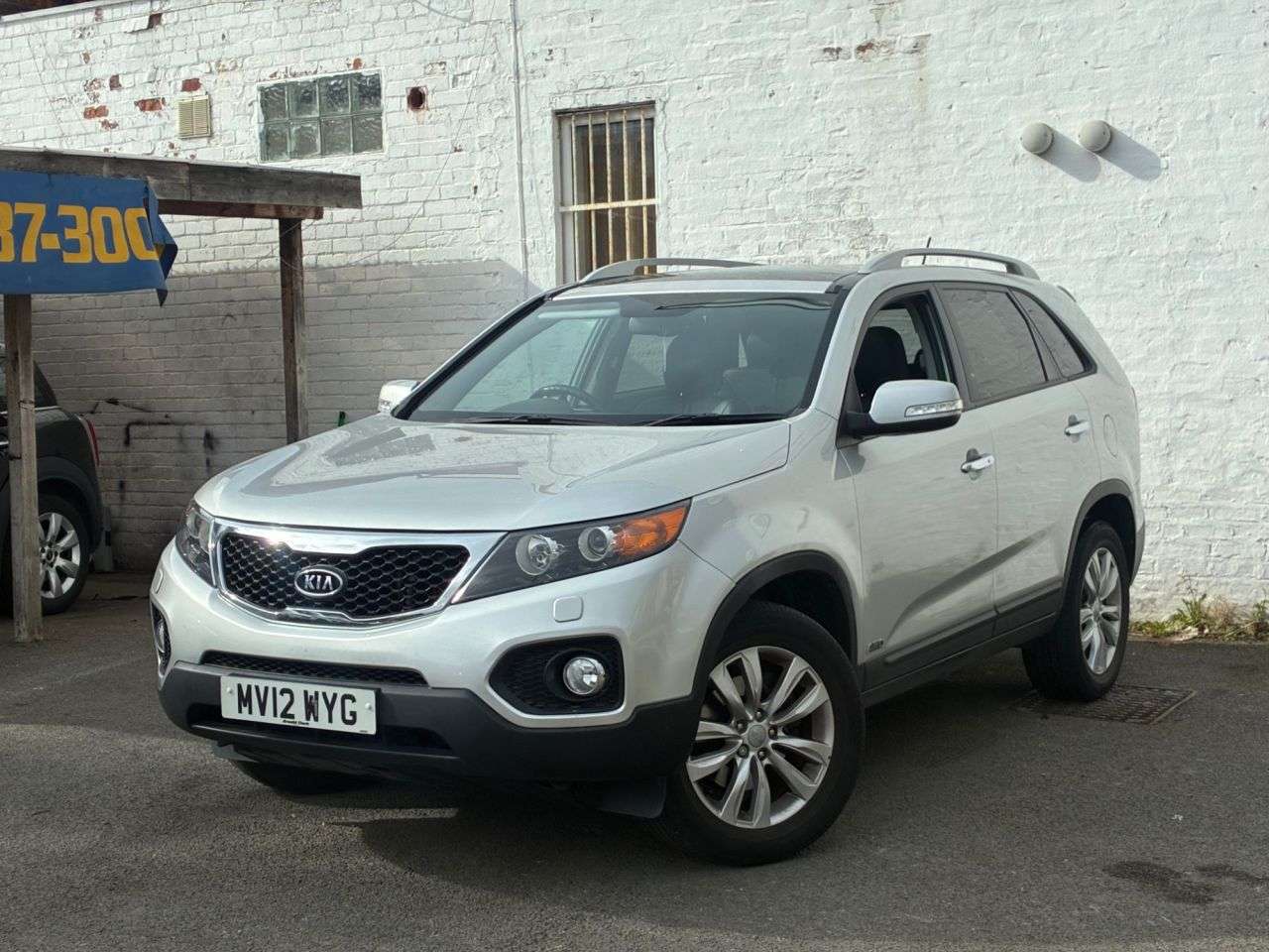 A 2012 KIA SORENTO 2.2 CRDi KX-3 SUV 5dr Diesel Auto AWD Euro 5 (SNav) (194 bhp) A 2012 KIA SORENTO 2.2 CRDi KX-3 SUV 5dr Diesel Auto AWD Euro 5 (SNav) (194 bhp)