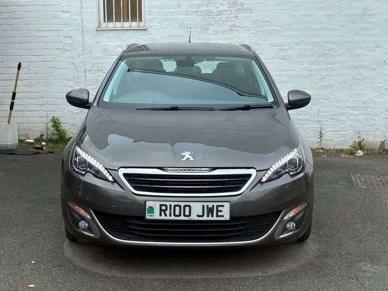 A 2015 PEUGEOT 308 SW 1.6 BlueHDi Allure Estate 5dr Diesel Manual Euro 6 (s/s) (120 ps) 2 KEYS, S A 2015 PEUGEOT 308 SW 1.6 BlueHDi Allure Estate 5dr Diesel Manual Euro 6 (s/s) (120 ps) 2 KEYS, S
