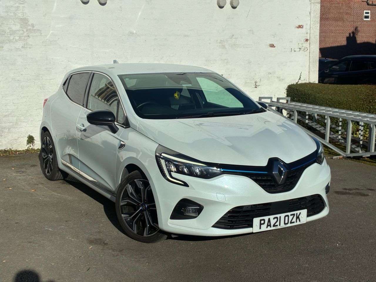 A 2021 RENAULT CLIO 1.6 E-TECH Launch Edition Hatchback 5dr Petrol Hybrid Auto Euro 6 (s/s) (14 A 2021 RENAULT CLIO 1.6 E-TECH Launch Edition Hatchback 5dr Petrol Hybrid Auto Euro 6 (s/s) (14