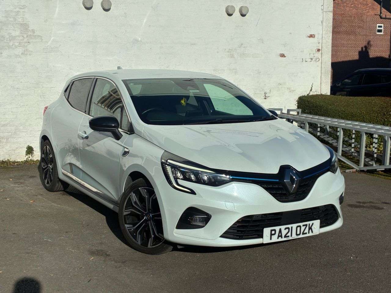 A 2021 RENAULT CLIO 1.6 E-TECH Launch Edition Hatchback 5dr Petrol Hybrid Auto Euro 6 (s/s) (14 A 2021 RENAULT CLIO 1.6 E-TECH Launch Edition Hatchback 5dr Petrol Hybrid Auto Euro 6 (s/s) (14