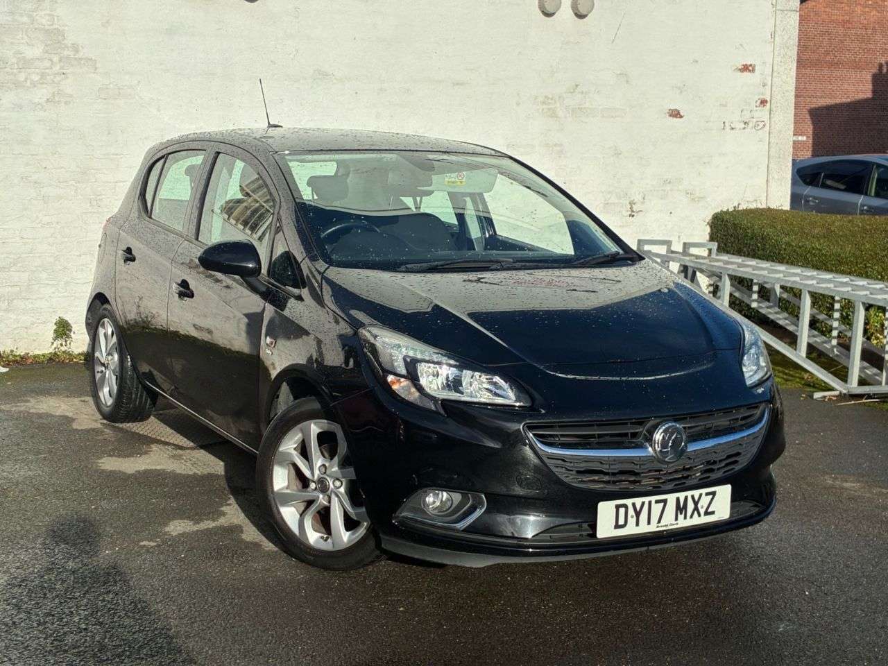 A 2017 VAUXHALL CORSA 1.4i ecoFLEX SRi Hatchback 5dr Petrol Manual Euro 6 (75 ps) FULL SERVICE HI A 2017 VAUXHALL CORSA 1.4i ecoFLEX SRi Hatchback 5dr Petrol Manual Euro 6 (75 ps) FULL SERVICE HI