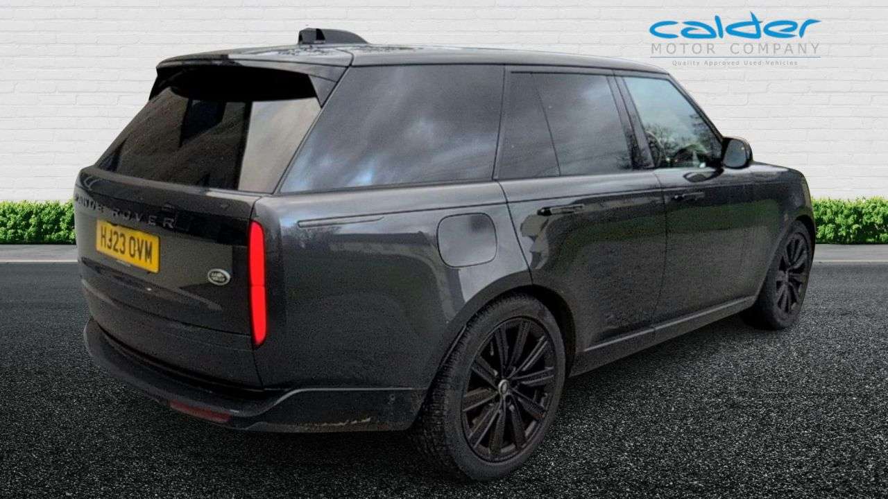 A 2023 LAND ROVER RANGE ROVER 3.0 P440e 38.2kWh SE SUV 5dr Petrol Plug-in Hybrid Auto 4WD Euro 6 (s/s) (4 A 2023 LAND ROVER RANGE ROVER 3.0 P440e 38.2kWh SE SUV 5dr Petrol Plug-in Hybrid Auto 4WD Euro 6 (s/s) (4