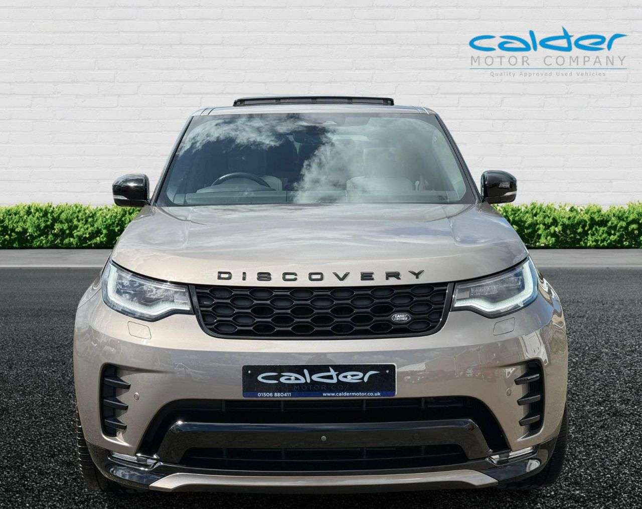 A 2021 LAND ROVER DISCOVERY 3.0 D250 MHEV R-Dynamic SE SUV 5dr Diesel Auto 4WD Euro 6 (s/s) (250 ps) OP A 2021 LAND ROVER DISCOVERY 3.0 D250 MHEV R-Dynamic SE SUV 5dr Diesel Auto 4WD Euro 6 (s/s) (250 ps) OP