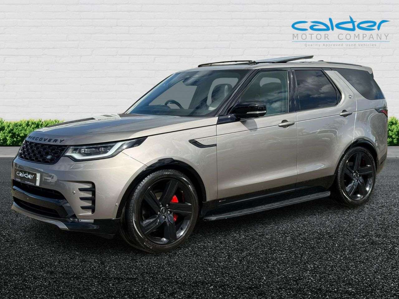 A 2021 LAND ROVER DISCOVERY 3.0 D250 MHEV R-Dynamic SE SUV 5dr Diesel Auto 4WD Euro 6 (s/s) (250 ps) OP A 2021 LAND ROVER DISCOVERY 3.0 D250 MHEV R-Dynamic SE SUV 5dr Diesel Auto 4WD Euro 6 (s/s) (250 ps) OP