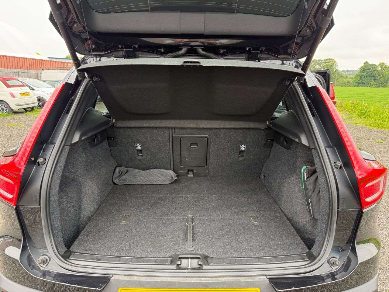 2021 VOLVO XC40 2021 VOLVO XC40