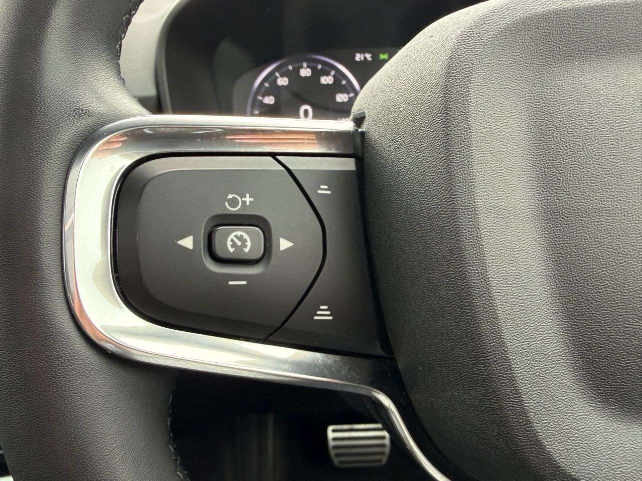 2021 VOLVO XC40 2021 VOLVO XC40