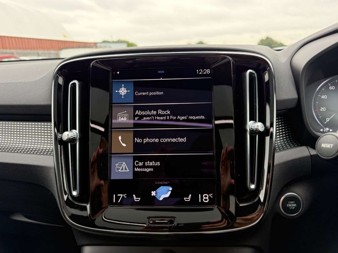2021 VOLVO XC40 2021 VOLVO XC40