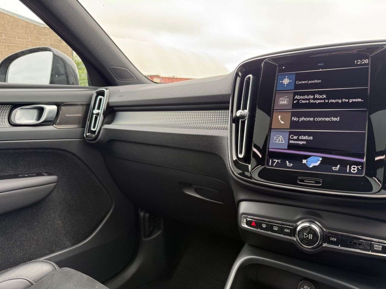 2021 VOLVO XC40 2021 VOLVO XC40