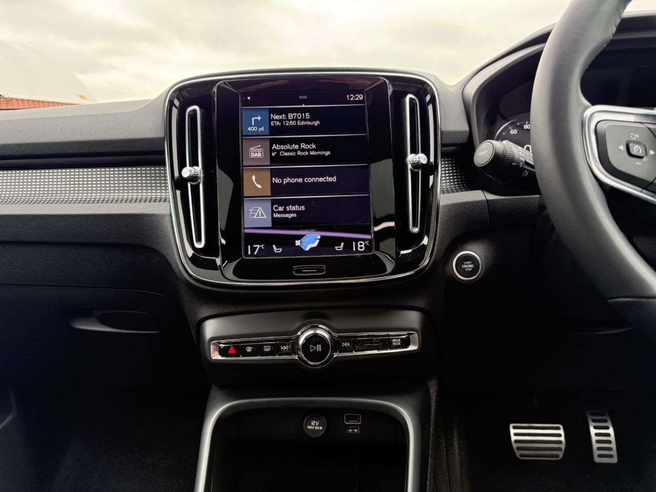 2021 VOLVO XC40 2021 VOLVO XC40
