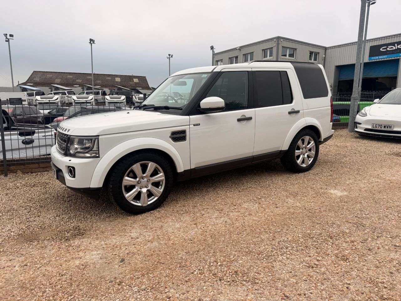 A 2015 LAND ROVER DISCOVERY 4 3.0 SD V6 SE Tech SUV 5dr Diesel Auto 4WD Euro 5 (s/s) (255 bhp) AMAZING EX A 2015 LAND ROVER DISCOVERY 4 3.0 SD V6 SE Tech SUV 5dr Diesel Auto 4WD Euro 5 (s/s) (255 bhp) AMAZING EX