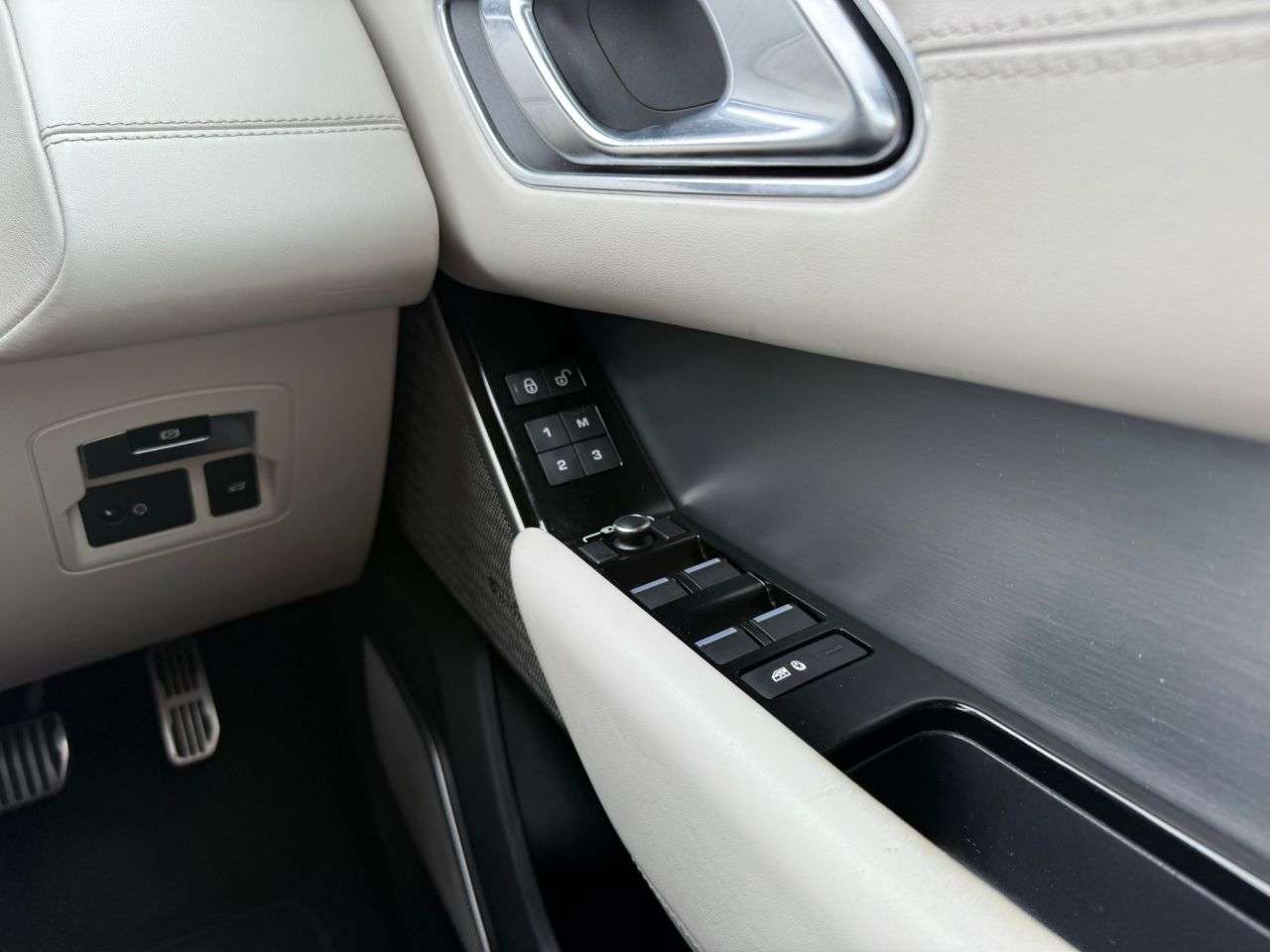 2018 LAND ROVER RANGE ROVER VELAR 2018 LAND ROVER RANGE ROVER VELAR