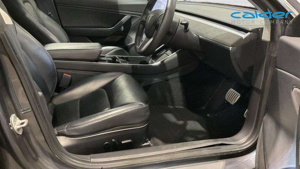 A 2019 TESLA MODEL 3 (Dual Motor) Performance Saloon 4dr Electric Auto 4WDE (Performance Upgrade A 2019 TESLA MODEL 3 (Dual Motor) Performance Saloon 4dr Electric Auto 4WDE (Performance Upgrade