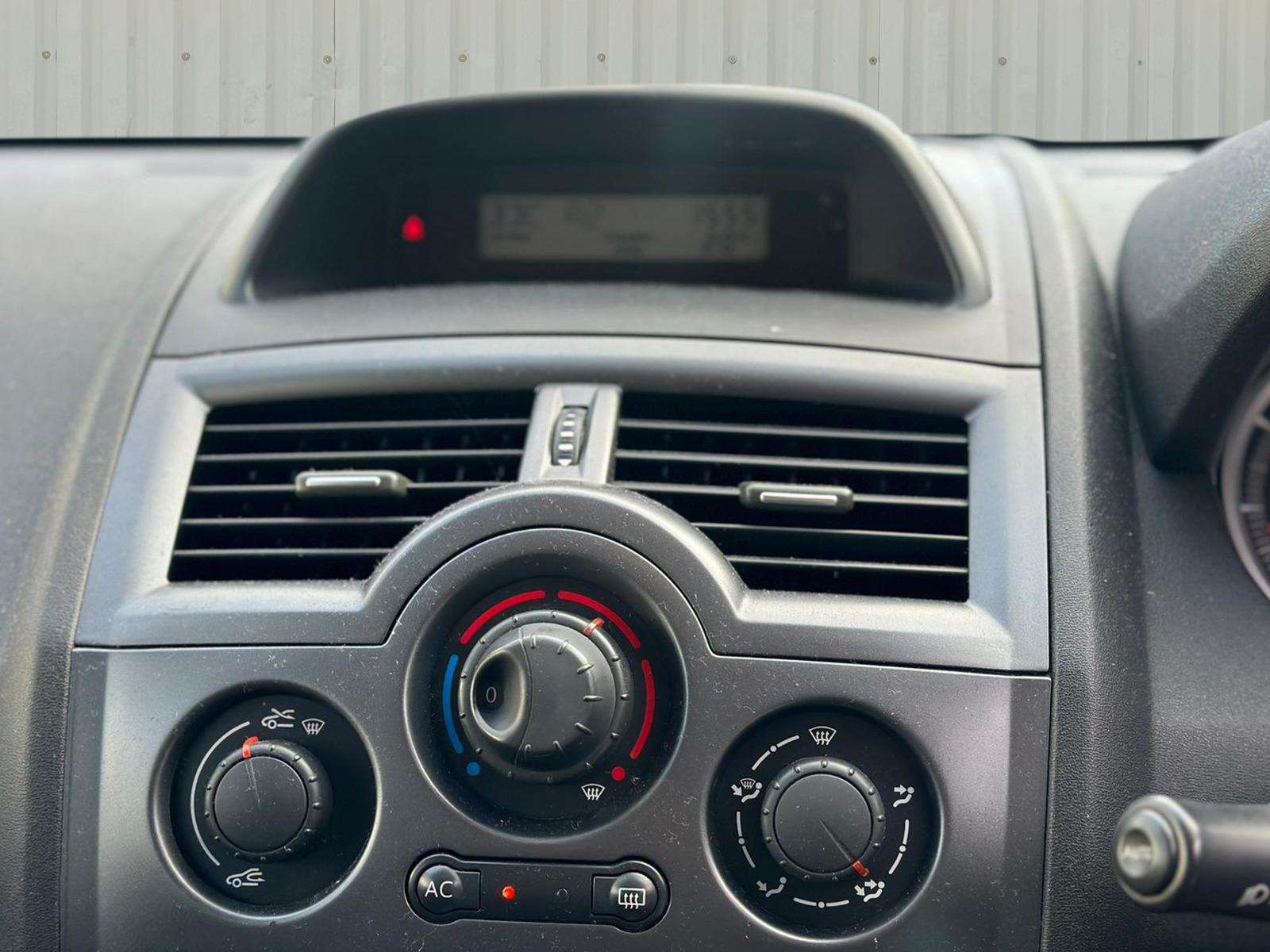 2006 RENAULT MEGANE 2006 RENAULT MEGANE