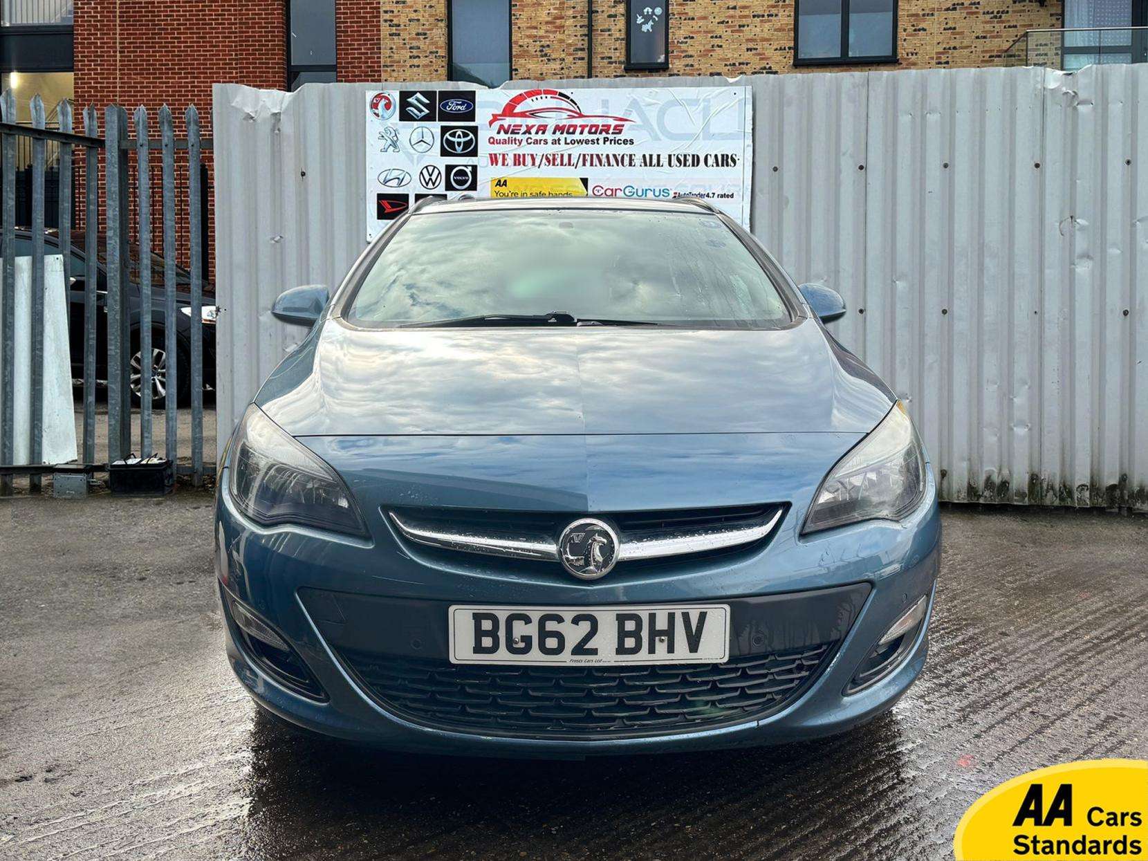 A 2012 VAUXHALL ASTRA 1.6 16V Exclusiv Sports Tourer 5dr Petrol Auto Euro 5 (115 ps) A 2012 VAUXHALL ASTRA 1.6 16V Exclusiv Sports Tourer 5dr Petrol Auto Euro 5 (115 ps)