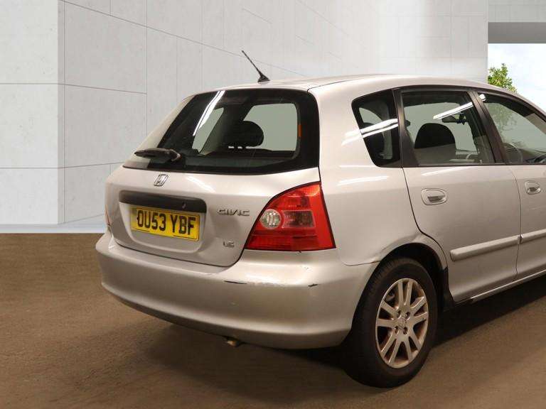 A 2003 HONDA CIVIC 1.6 i-VTEC SE Hatchback 5dr Petrol Automatic (172 g/km, 108 bhp) A 2003 HONDA CIVIC 1.6 i-VTEC SE Hatchback 5dr Petrol Automatic (172 g/km, 108 bhp)